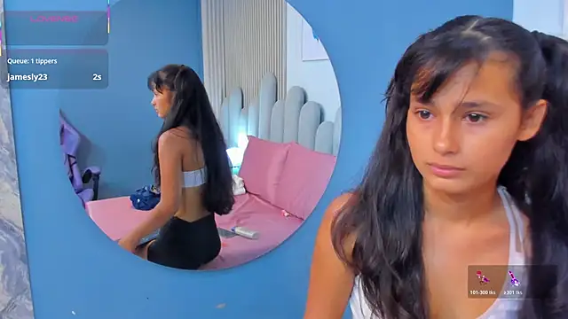 Snapshot of luly_dreams chatting on April 24, 2026, 11:56 am luly dreams online show from April 24, 2026, 11:56 am