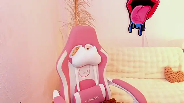 Snapshot of EmmaMyers1 chatting on October 19, 2025, 12:02 am EmmaMyers1 online show from October 19, 2025, 12:02 am