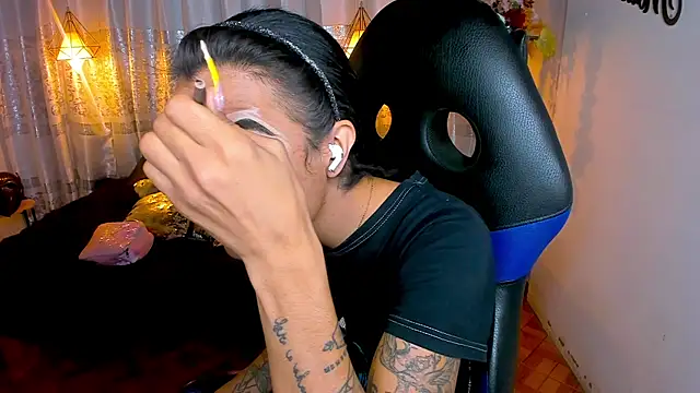 ZAMMIRA online show from November 15, 2025, 10:58 pm