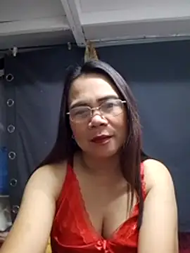 Snapshot of erma_joy chatting on April 21, 2026, 7:42 pm erma joy online show from April 21, 2026, 7:42 pm