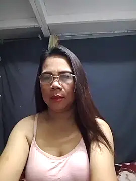 Snapshot of erma_joy chatting on April 17, 2026, 7:49 pm erma joy online show from April 17, 2026, 7:49 pm