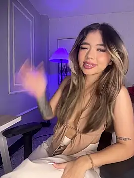 HoneyMollyX online show from December 16, 2025, 1:04 pm