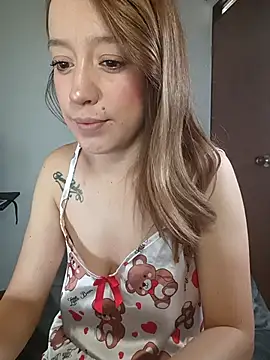 Snapshot of LunaDelire chatting on October 12, 2025, 12:28 pm LunaDelire online show from October 12, 2025, 12:28 pm