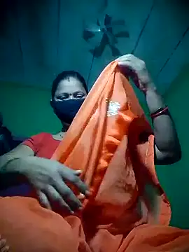 Snapshot of Q_rekha chatting on October 15, 2025, 10:40 pm Q rekha online show from October 15, 2025, 10:40 pm