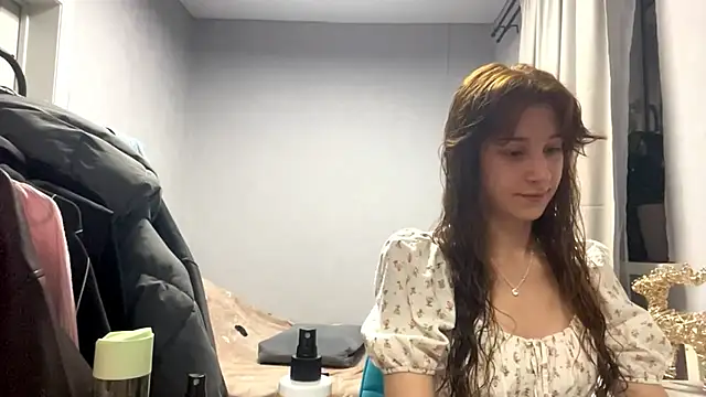 WildPeachh online show from November 12, 2025, 6:34 pm