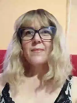 Amelialove42 online show from May 22, 2026, 1:09 pm