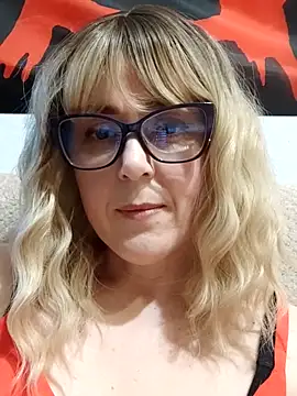 Amelialove42 online show from April 13, 2026, 4:55 pm