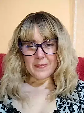 Amelialove42 online show from May 12, 2026, 5:30 pm