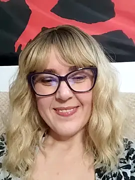 Amelialove42 online show from February 8, 2026, 7:33 pm