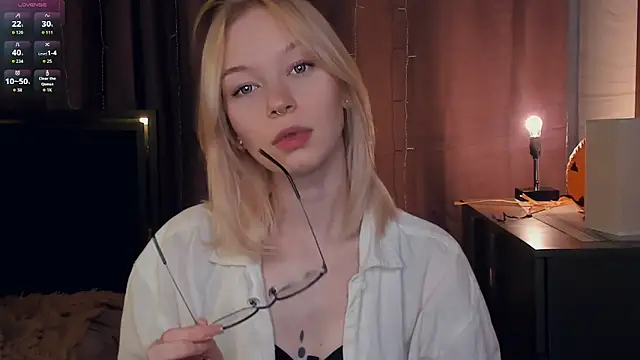 CleoStier online show from October 21, 2025, 7:24 pm