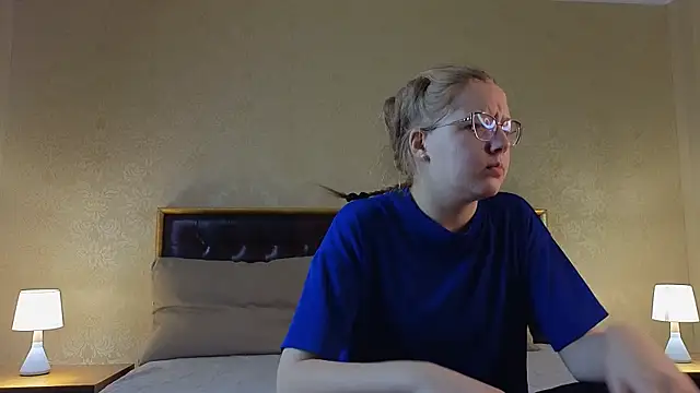 AlinaAldrete online show from October 17, 2025, 4:27 am