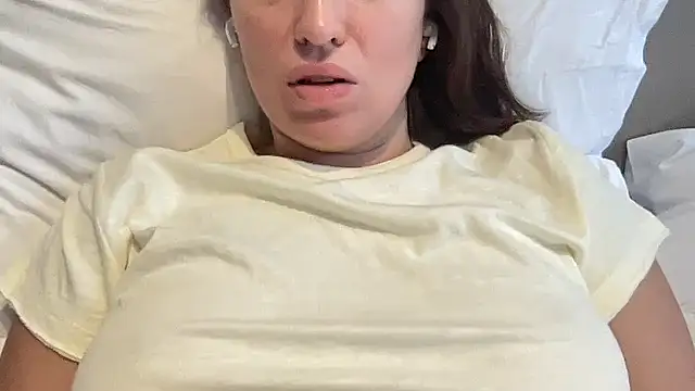 Snapshot of CArivora chatting on February 22, 2026, 8:49 am CArivora online show from February 22, 2026, 8:49 am