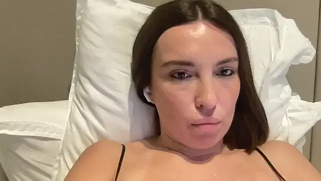 Snapshot of CArivora chatting on February 24, 2026, 3:35 pm CArivora online show from February 24, 2026, 3:35 pm