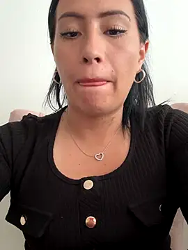Snapshot of saris_moon chatting on October 21, 2025, 5:23 pm saris moon online show from October 21, 2025, 5:23 pm