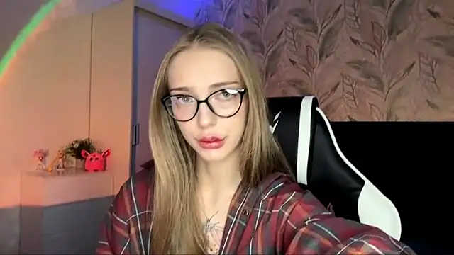 EvaPeace online show from November 23, 2025, 5:23 pm