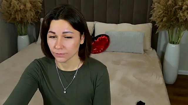 EdenSolis online show from November 22, 2025, 9:08 am