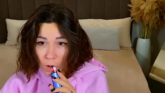 EdenSolis online show from March 5, 2026, 6:21 am