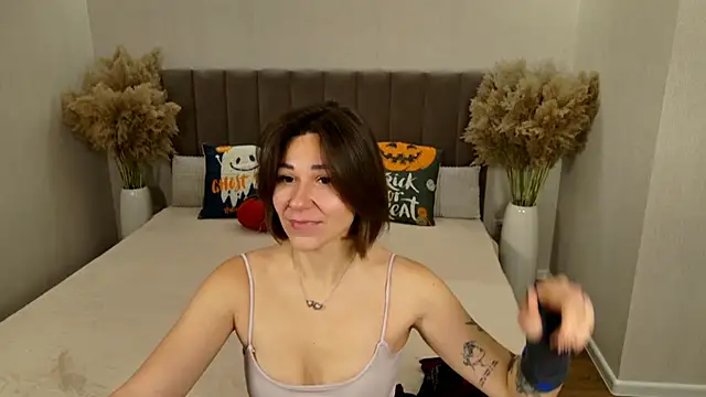 EdenSolis online show from October 30, 2025, 6:23 am