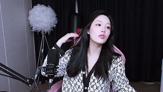 MISA 02 online show from October 24, 2025, 12:15 pm