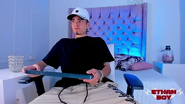 Ethan Boy  online show from November 28, 2025, 9:04 pm