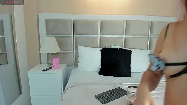 Adhara adams18 online show from November 30, 2025, 11:44 am