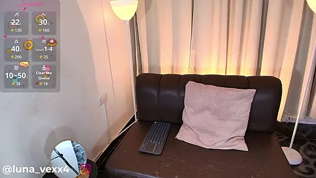 Luna Vex online show from December 17, 2025, 3:44 am