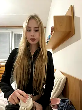 Snapshot of JudithCarly chatting on November 7, 2025, 6:23 pm JudithCarly online show from November 7, 2025, 6:23 pm