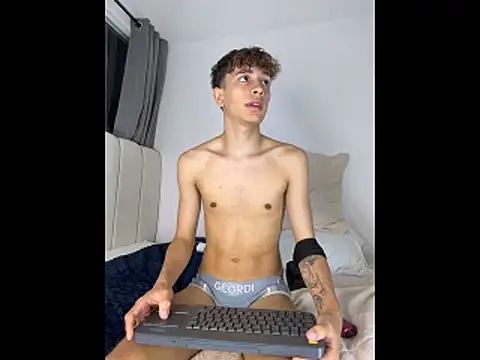 Snapshot of Douglas_Lux chatting on November 8, 2025, 12:25 am Douglas Lux online show from November 8, 2025, 12:25 am