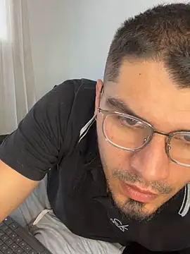 mirallesandbig online show from October 27, 2025, 9:38 pm