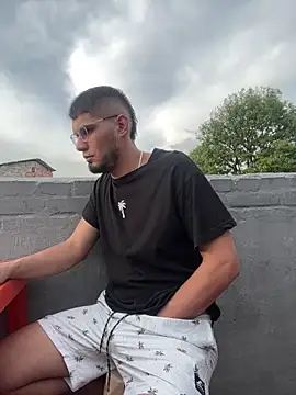 mirallesandbig online show from November 5, 2025, 10:02 pm