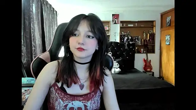 Maki Zein  online show from November 26, 2025, 2:28 pm