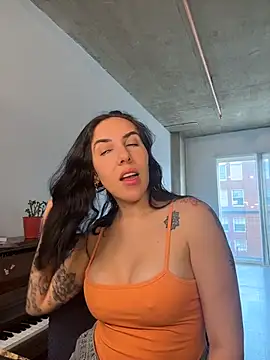 Lolathebaddie online show from February 24, 2026, 5:14 pm