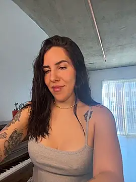 Lolathebaddie online show from March 18, 2026, 4:41 pm