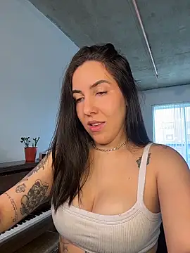 Lolathebaddie online show from March 13, 2026, 4:34 pm