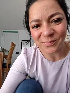 Snapshot of disneey2888 chatting on November 18, 2025, 5:16 pm disneey2888 online show from November 18, 2025, 5:16 pm