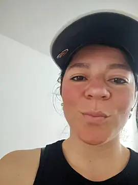 Snapshot of disneey2888 chatting on December 3, 2025, 7:13 pm disneey2888 online show from December 3, 2025, 7:13 pm