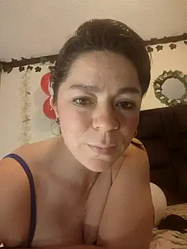 Snapshot of disneey2888 chatting on October 30, 2025, 1:20 pm disneey2888 online show from October 30, 2025, 1:20 pm