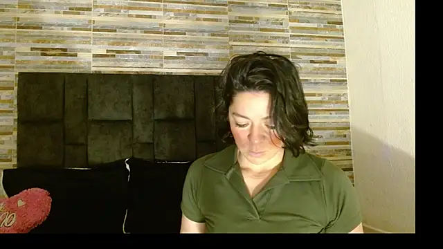 Snapshot of disneey2888 chatting on October 17, 2025, 2:19 pm disneey2888 online show from October 17, 2025, 2:19 pm