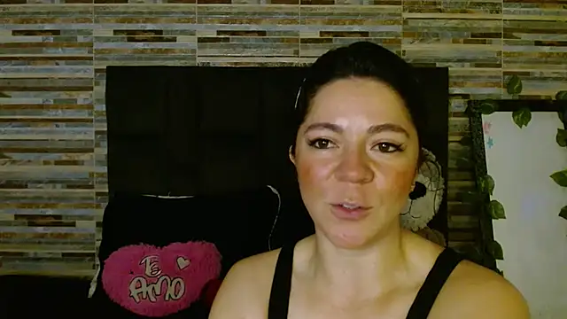 Snapshot of disneey2888 chatting on October 20, 2025, 2:17 pm disneey2888 online show from October 20, 2025, 2:17 pm