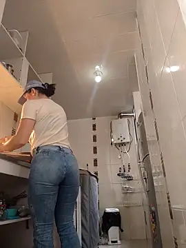 Snapshot of disneey2888 chatting on October 25, 2025, 8:20 pm disneey2888 online show from October 25, 2025, 8:20 pm