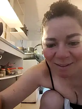 Snapshot of disneey2888 chatting on November 2, 2025, 12:10 pm disneey2888 online show from November 2, 2025, 12:10 pm