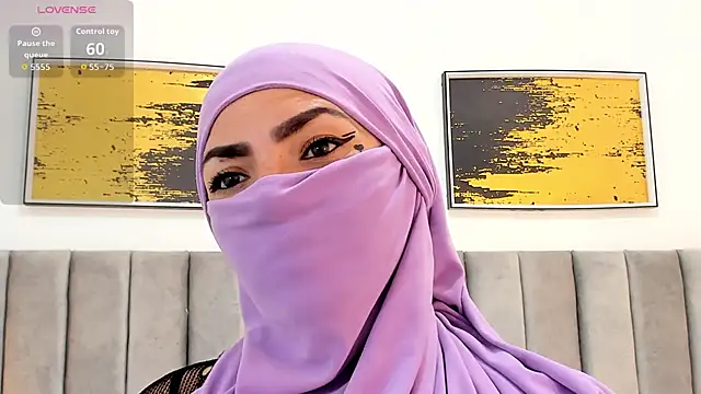  naylaa  online show from November 7, 2025, 4:06 am