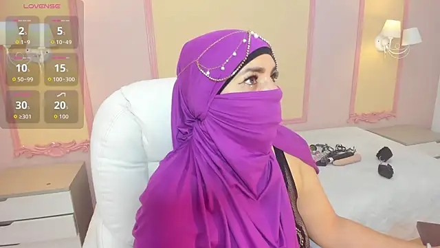  naylaa  online show from April 26, 2026, 3:04 am