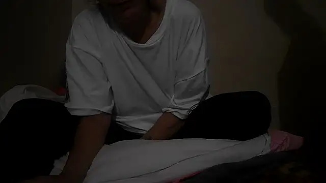 Snapshot of Michelle77_2024 chatting on October 17, 2025, 9:27 pm Michelle77 2024 online show from October 17, 2025, 9:27 pm