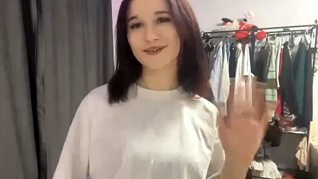 ElsieZuno online show from October 12, 2025, 3:24 pm