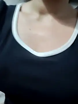 Snapshot of pusi_xinh chatting on October 14, 2025, 3:01 pm pusi xinh online show from October 14, 2025, 3:01 pm