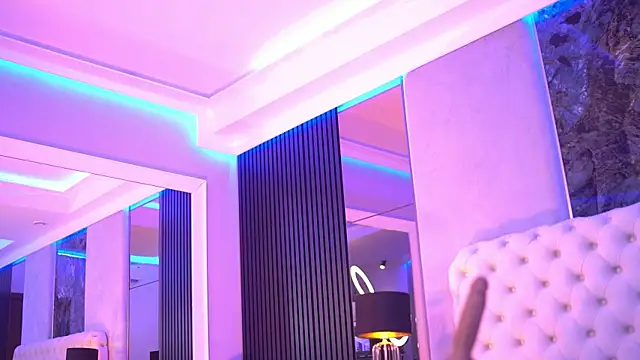 LuxenNoir online show from April 11, 2026, 7:45 am