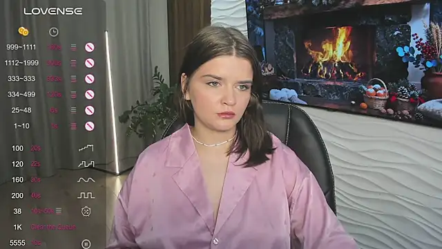 Mori Girll online show from November 27, 2025, 1:11 pm