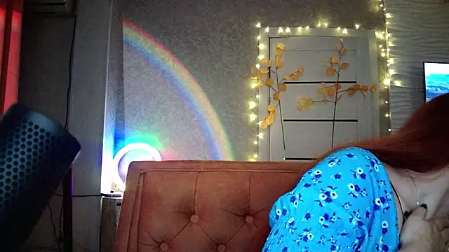 LolaMint  online show from October 19, 2025, 2:42 pm