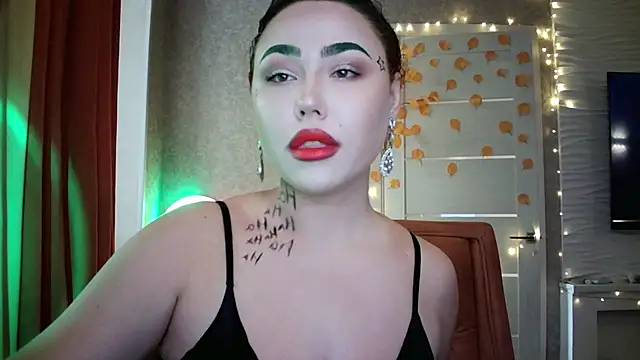 LolaMint  online show from October 31, 2025, 11:29 am